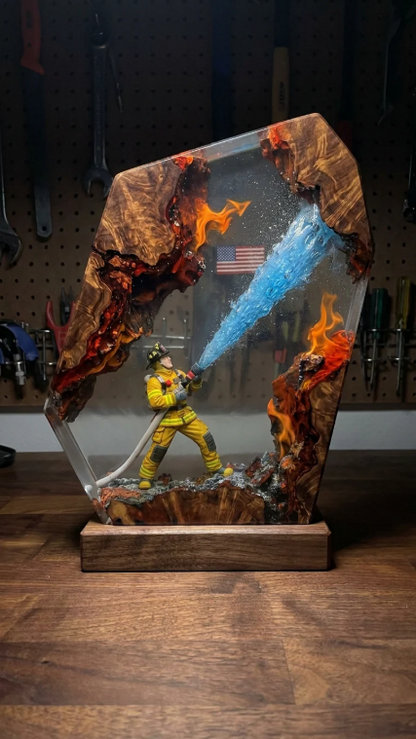 Scarlett Resin Lamp's